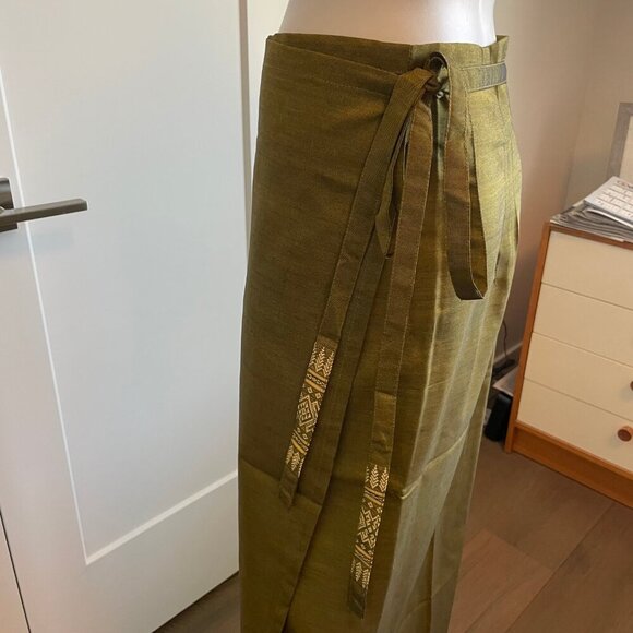 Sari Maxi Wrap Skirt w Embroidered 5" Gold Border Olive Green Sz OS - no tags - Picture 2 of 10